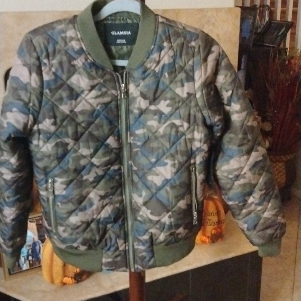 NWT Glamsia Cute Camouflage jacket Size Medium